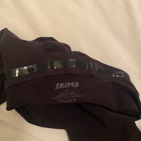 SKIMS Maternity shapewear and bra - Picture 5 of 11